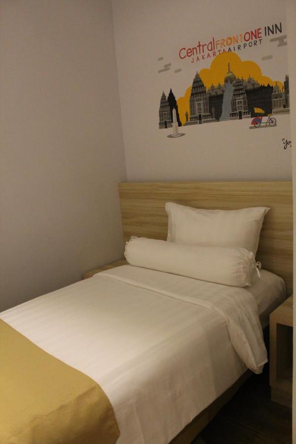 Central Front One Inn Jakarta Airport Rawabokor Dua Exterior foto