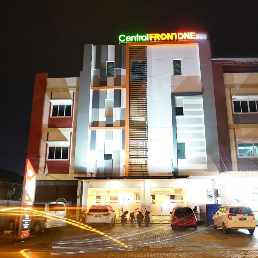 Central Front One Inn Jakarta Airport Rawabokor Dua Exterior foto